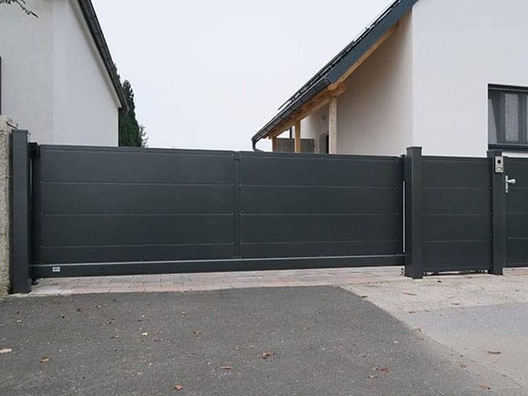 Portail autoportant tôle assemblage mécanique